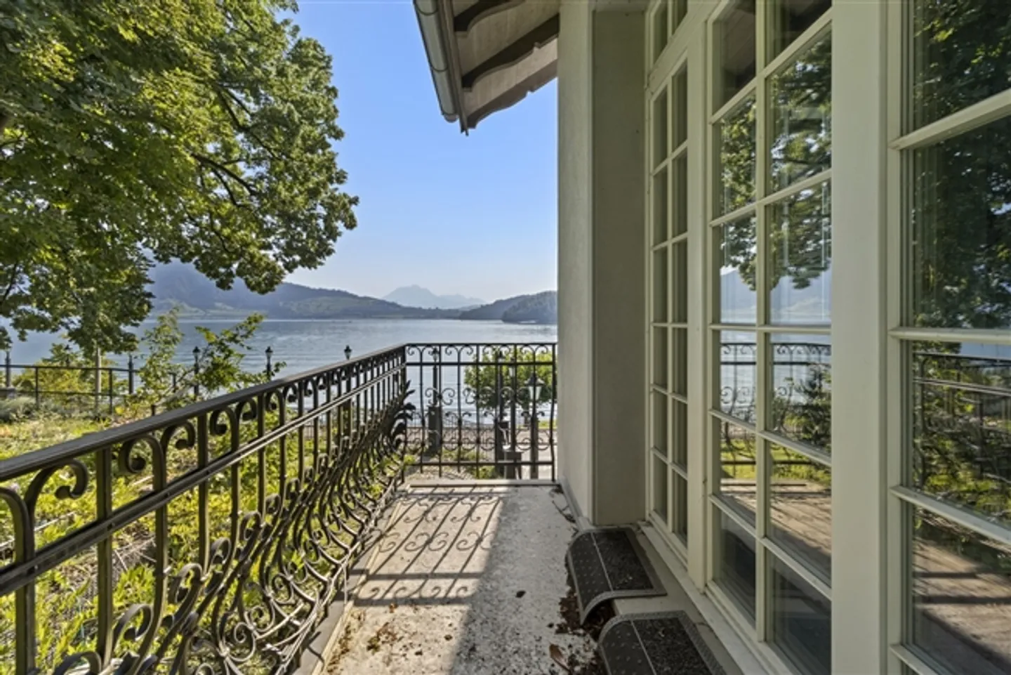 Villa storica ed elegante a Walchwil - Foto 1 di 3