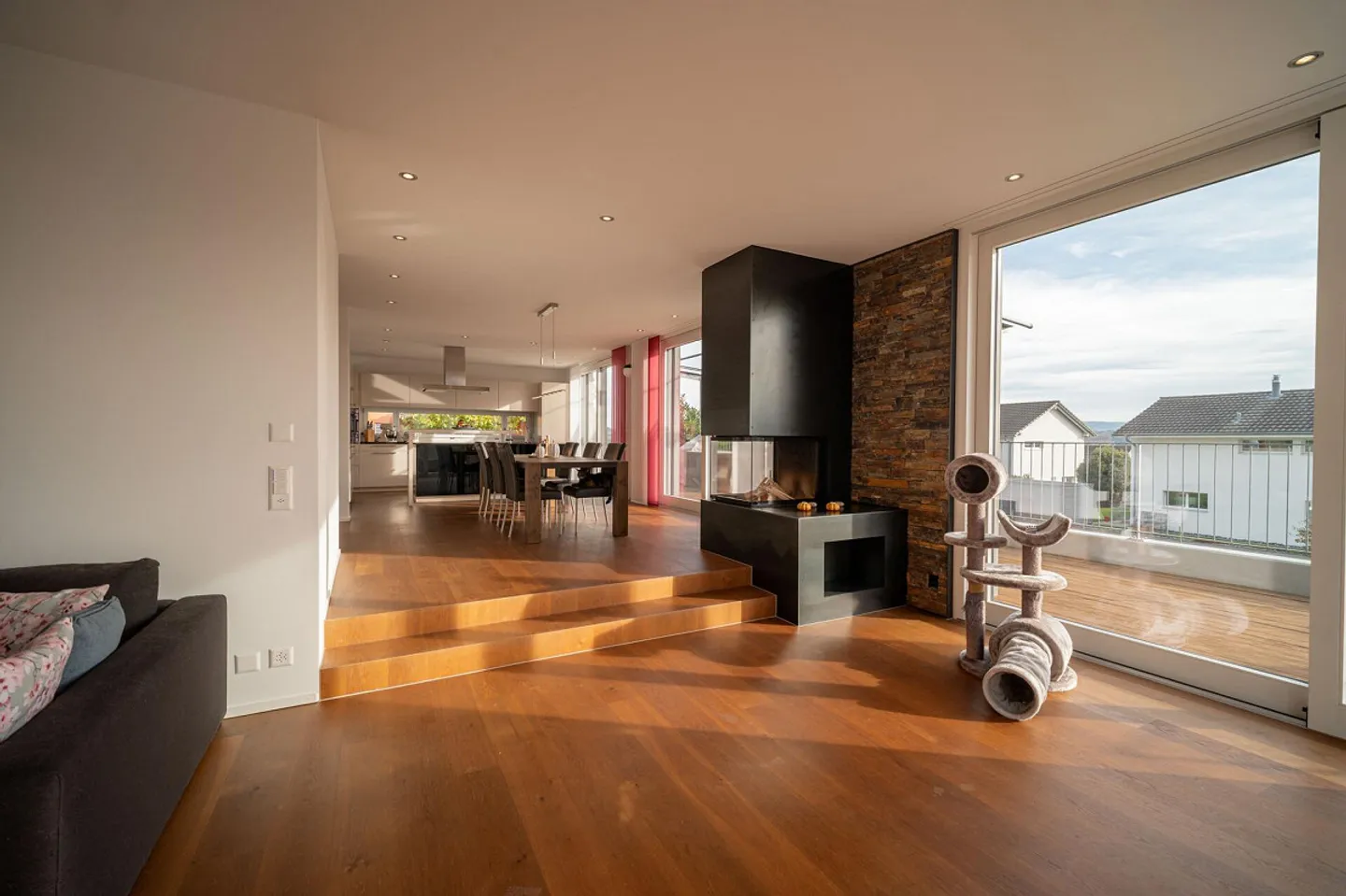 Zeitlose Architektur an ruhiger Wohnlage - Foto 3 von 6