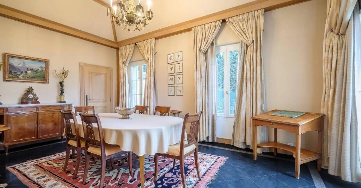 Spacious mansion divided into 2 apartments with lake view - Photo 7 of 12