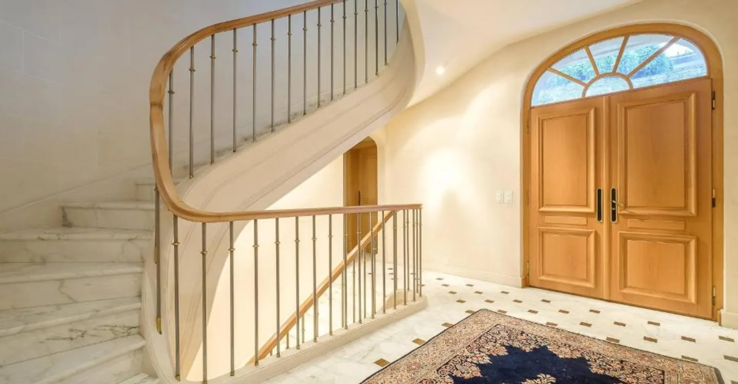 Spacious mansion divided into 2 apartments with lake view - Photo 8 of 12