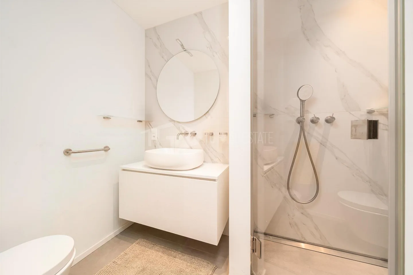 PENTHOUSE ÉLÉGANT AU 12E ÉTAGE AU CŒUR DE LUGANO - Photo 11 sur 13