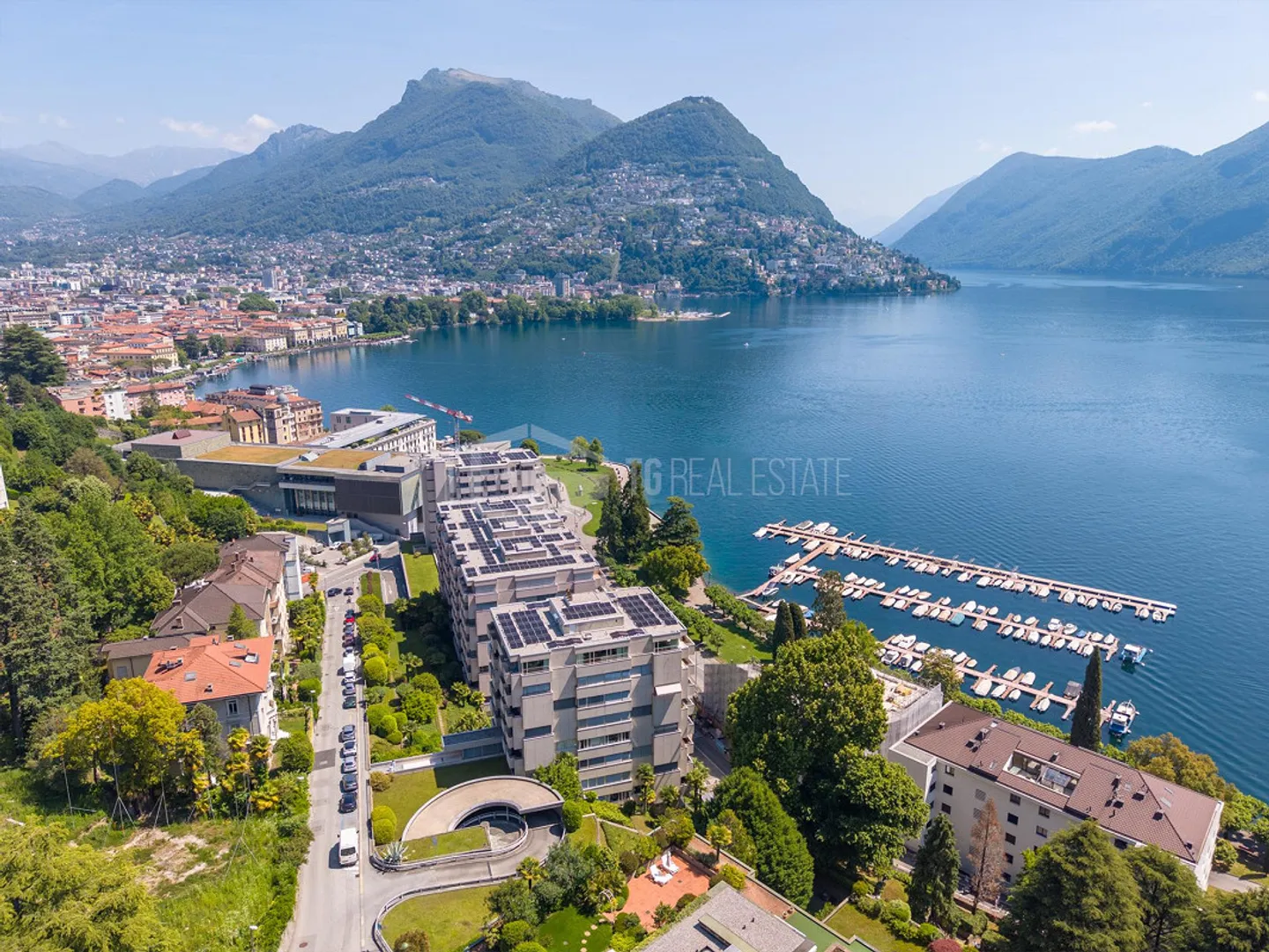PENTHOUSE ÉLÉGANT AU 12E ÉTAGE AU CŒUR DE LUGANO - Photo 3 sur 13