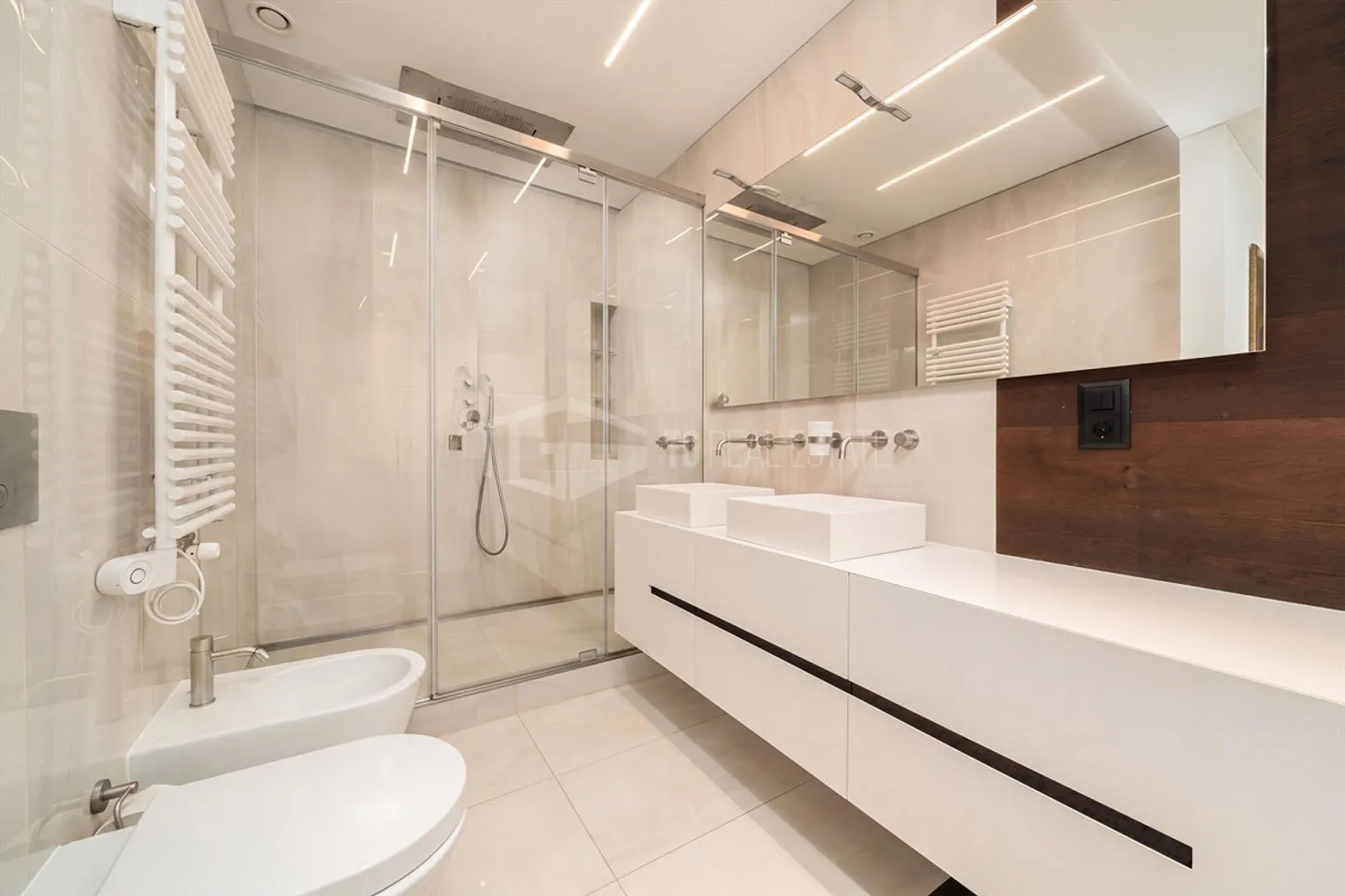 PENTHOUSE ÉLÉGANT AU 12E ÉTAGE AU CŒUR DE LUGANO - Photo 9 sur 13