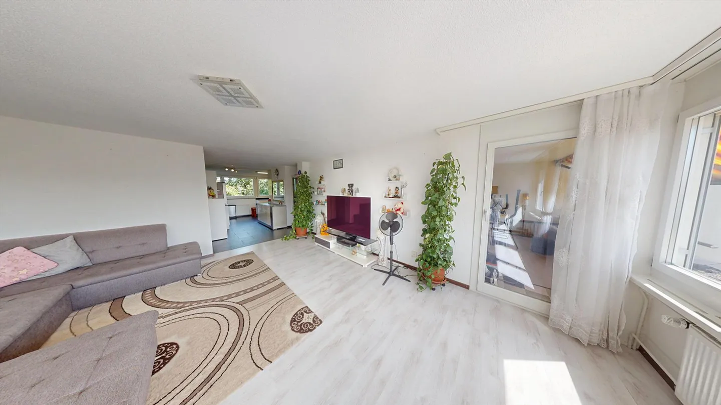 Helle Wohnung mit Balkon - Foto 3 von 17