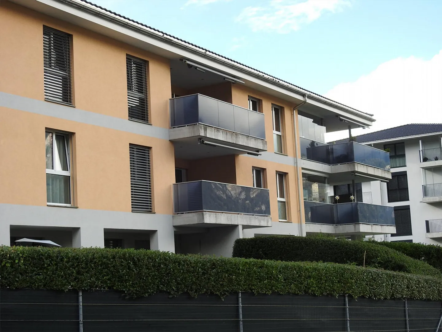 Appartamento moderno di 3,5 locali in una posizione soleggiata e centrale a Thusis - Foto 4 di 21