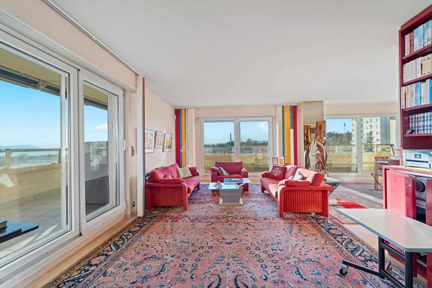 Bel attique avec balcon panoramique et splendide vue - Photo 3 sur 11