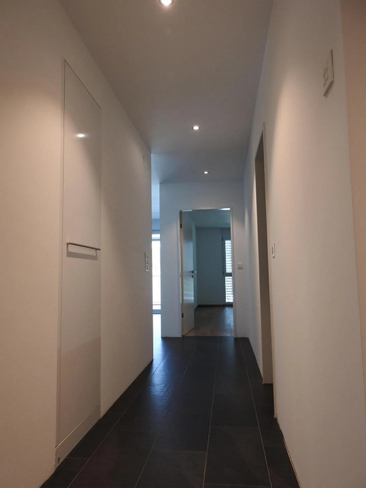 Appartamento moderno di 3,5 locali in una posizione soleggiata e centrale a Thusis - Foto 8 di 21