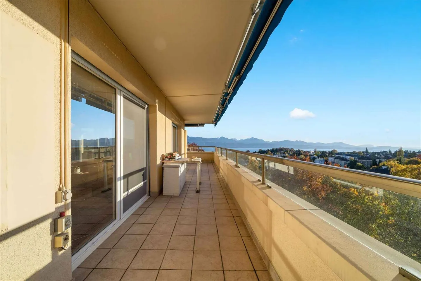 Bel attique avec balcon panoramique et splendide vue - Photo 7 sur 11