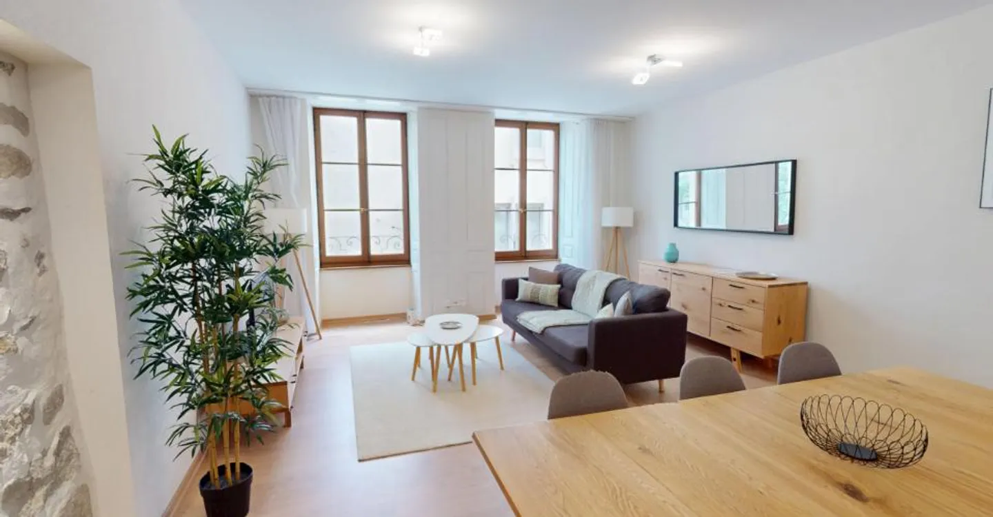 Elegant Central Apartment - Photo 1 of 19