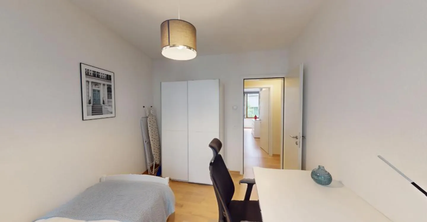 Elegant Central Apartment - Photo 5 of 19