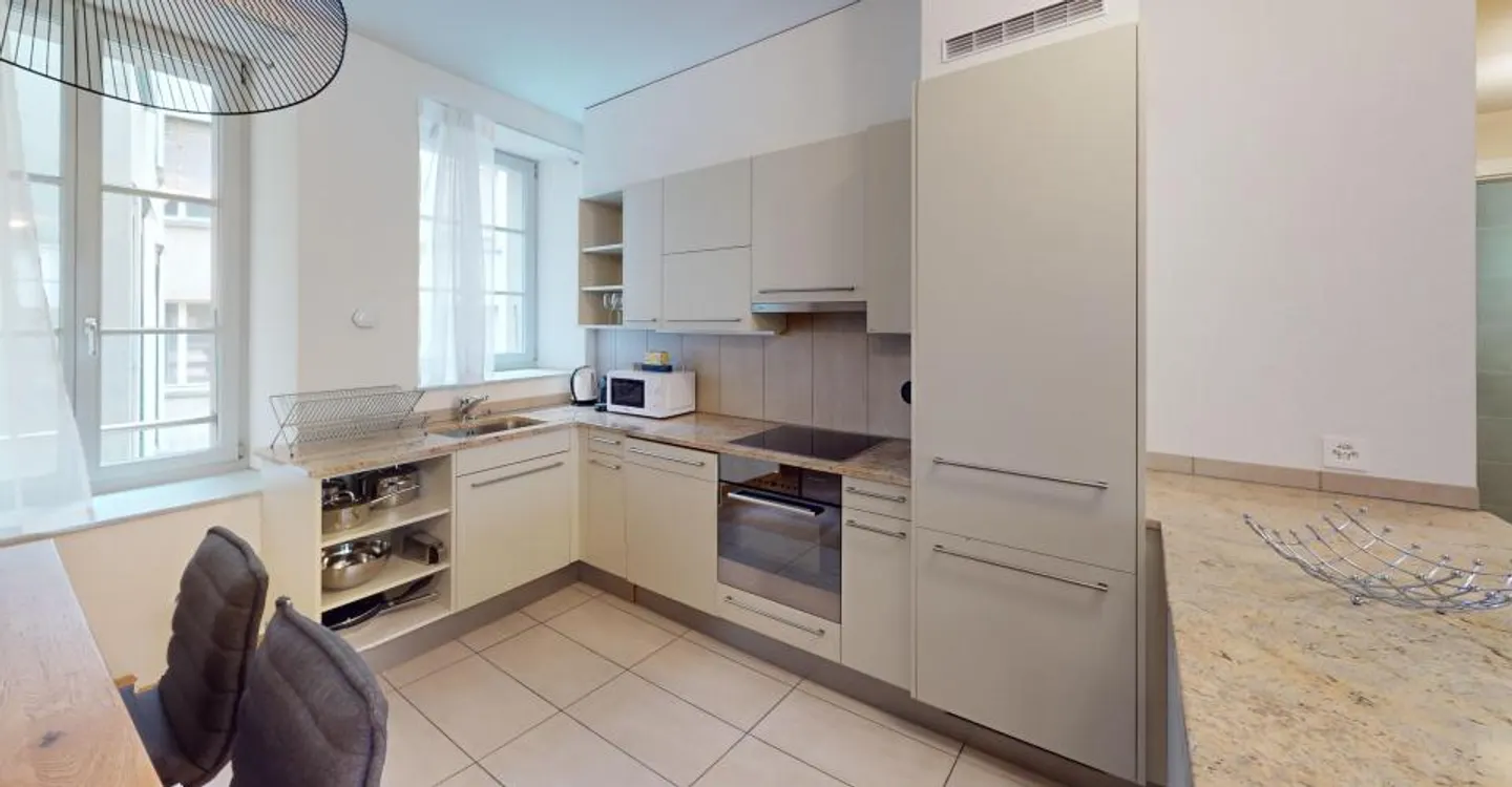 Elegant Central Apartment - Photo 6 of 19