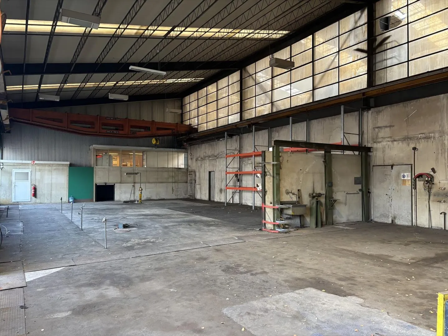 Halls, stocks, depots, workshops, production, 632 m2 + covered areas - Photo 8 of 9