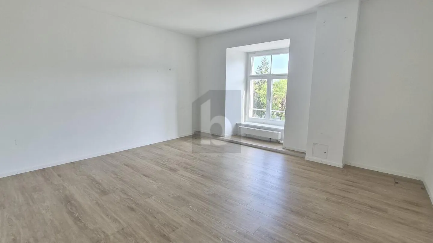SPACIOUS AND BRIGHT - Photo 5 of 6