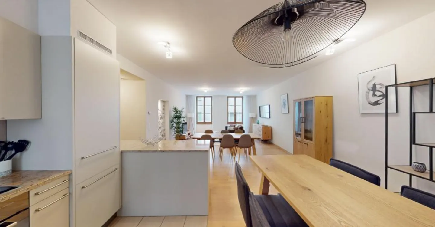Elegant Central Apartment - Photo 9 of 19