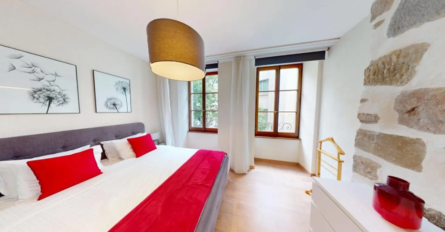 Elegant Central Apartment - Photo 10 of 19