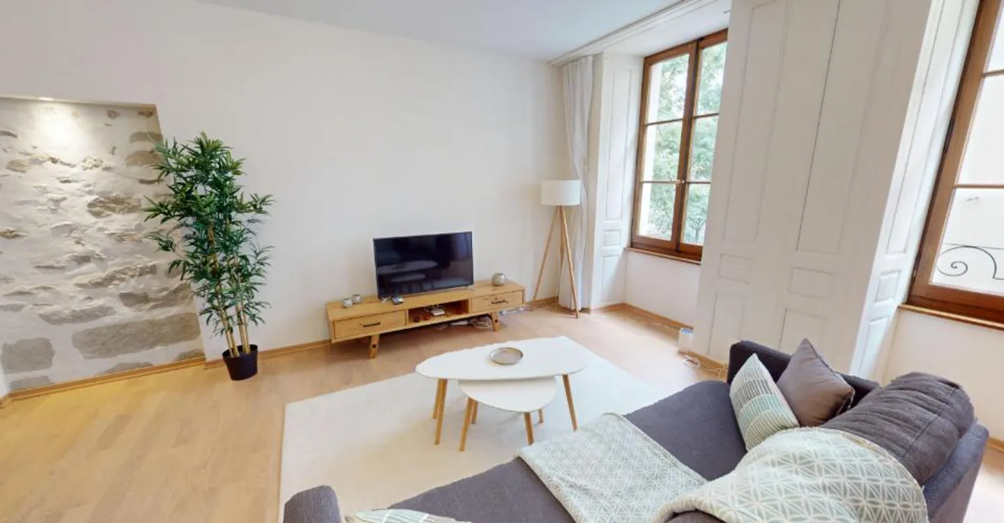 Elegant Central Apartment - Photo 8 of 19