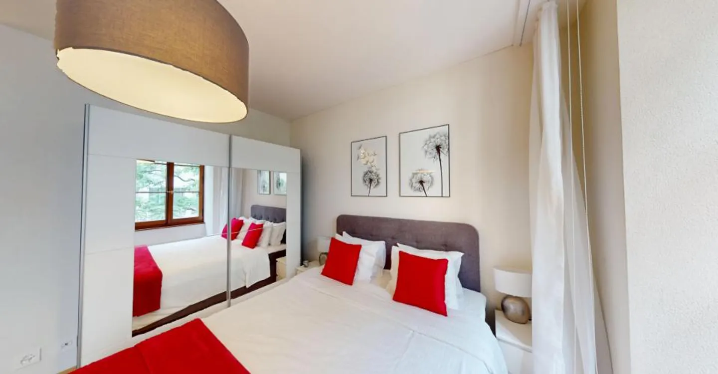 Elegant Central Apartment - Photo 11 of 19