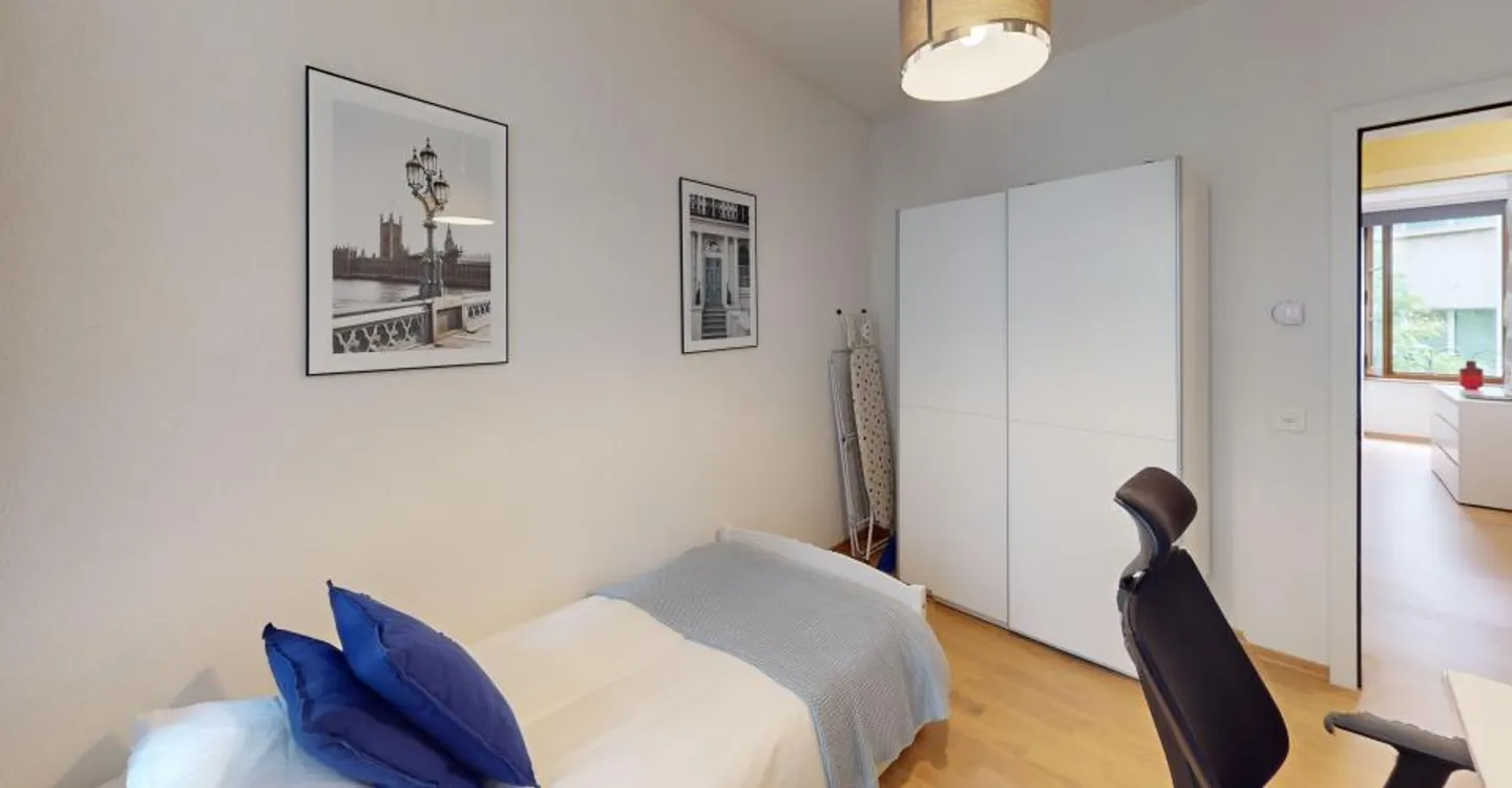 Elegant Central Apartment - Photo 12 of 19