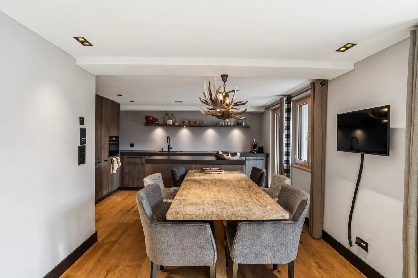 Sunny Terrace Apartment in Chalet Style with Mountain Panorama - Photo 4 of 13