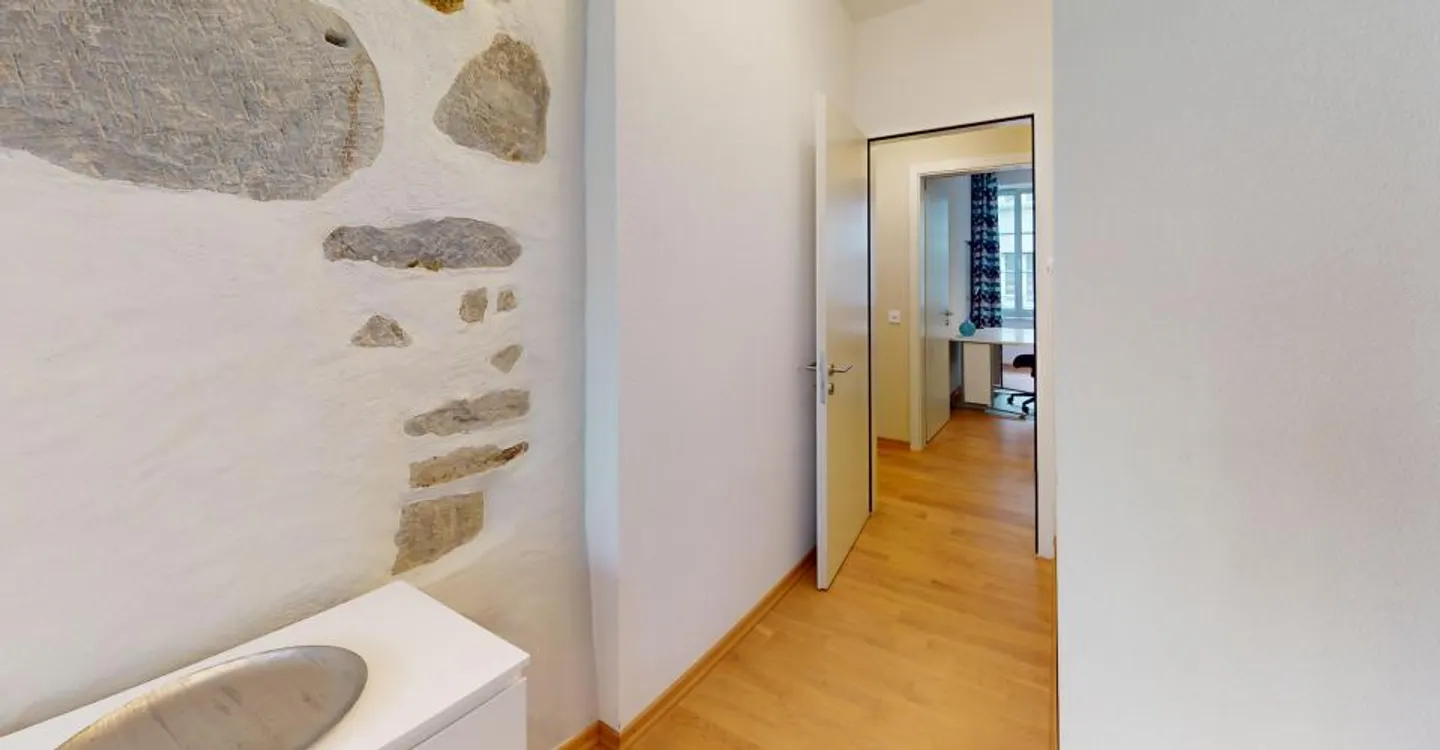 Elegant Central Apartment - Photo 15 of 19