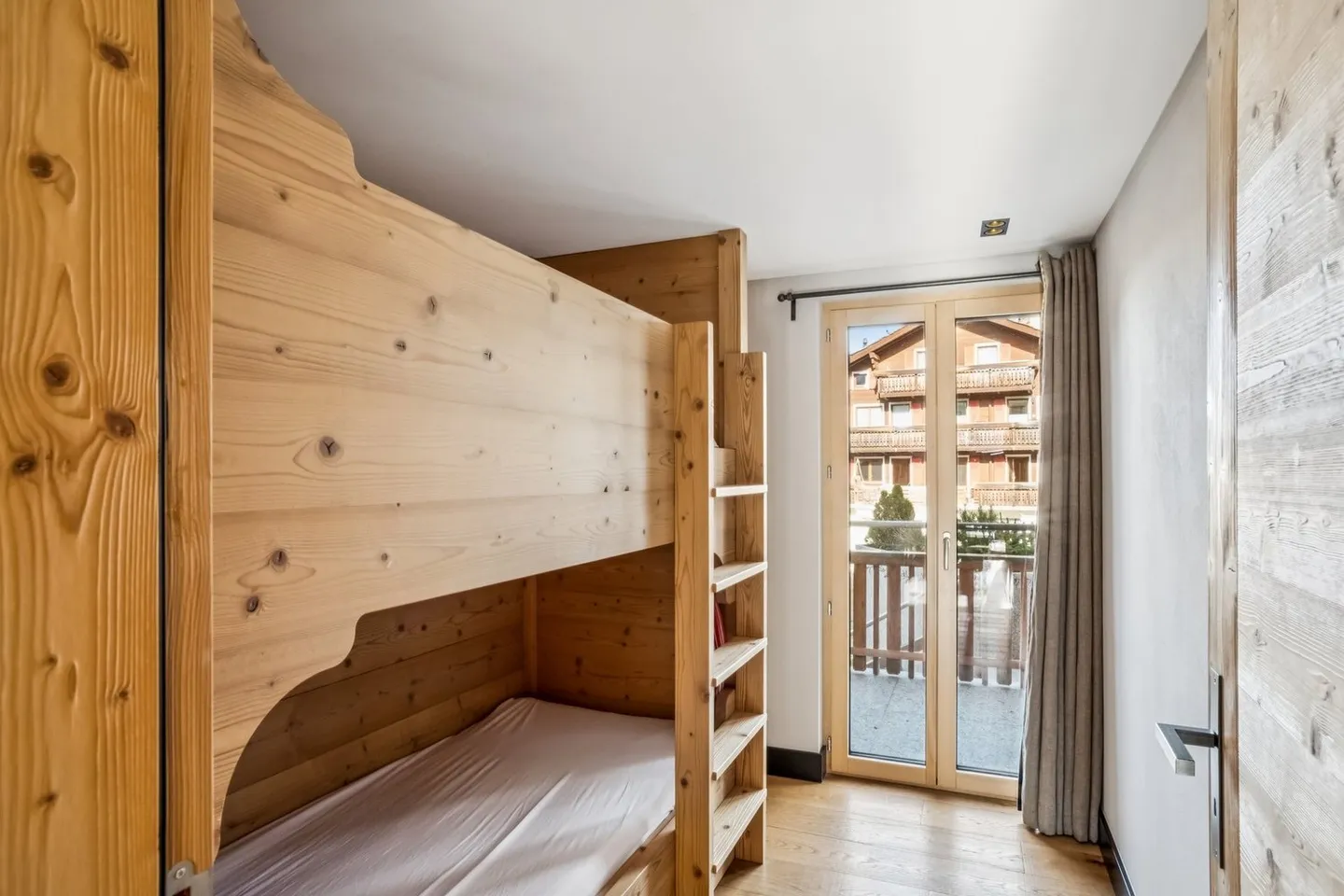 Sunny Terrace Apartment in Chalet Style with Mountain Panorama - Photo 8 of 13