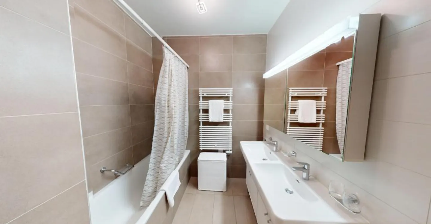 Elegant Central Apartment - Photo 16 of 19