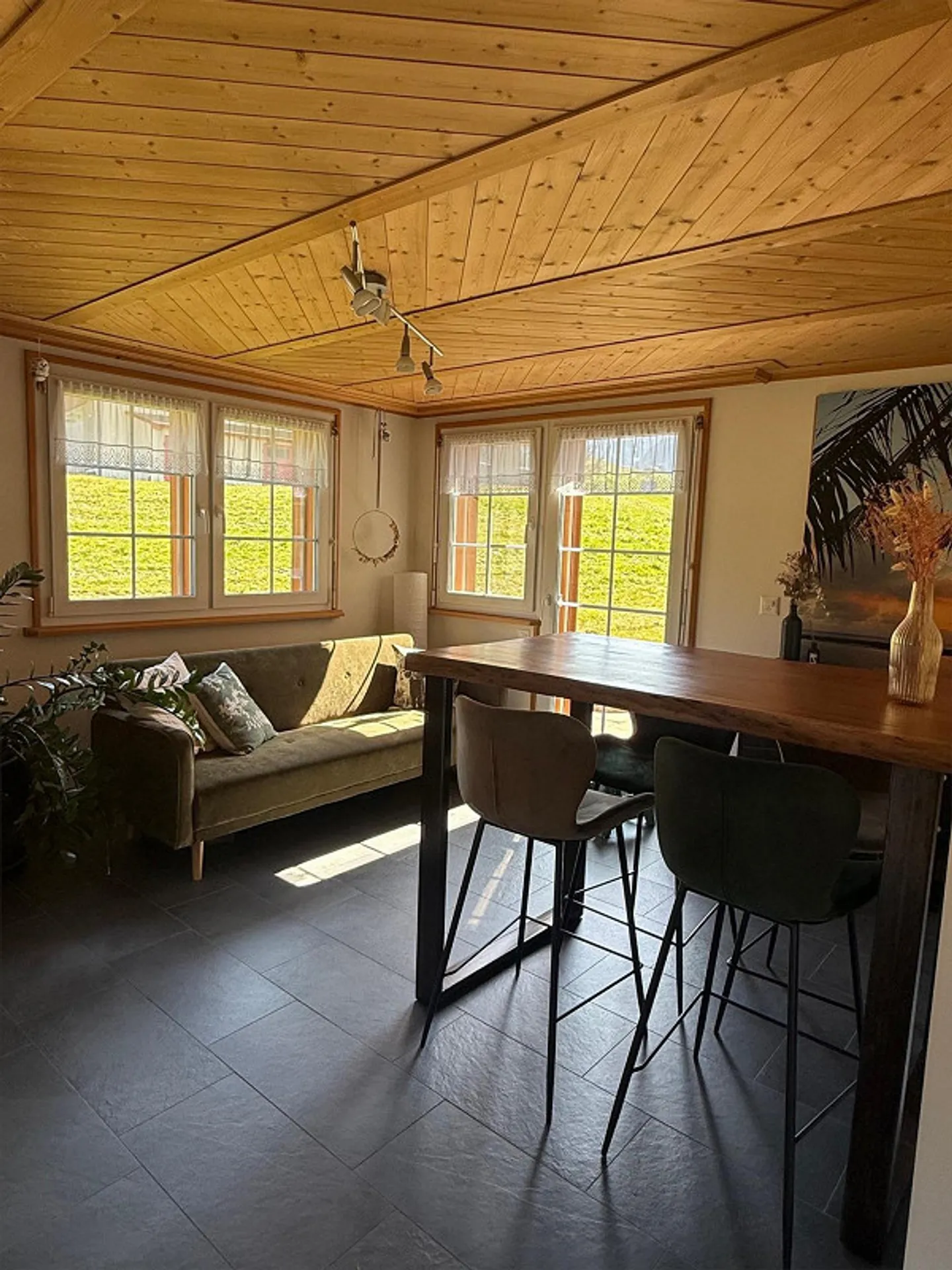 Cozy 2.5-room apartment / part of a house - Photo 2 of 7