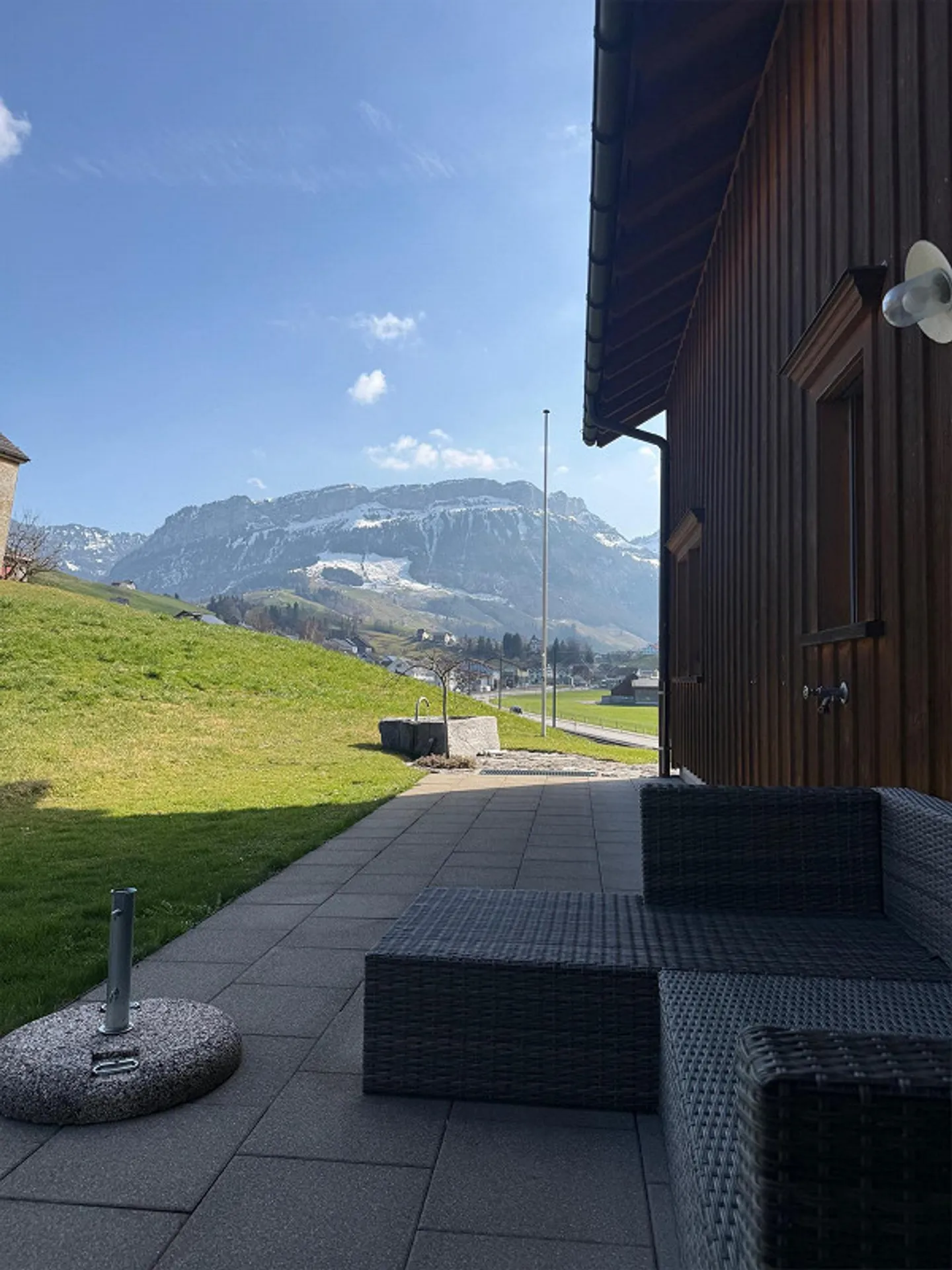 Cozy 2.5-room apartment / part of a house - Photo 1 of 7