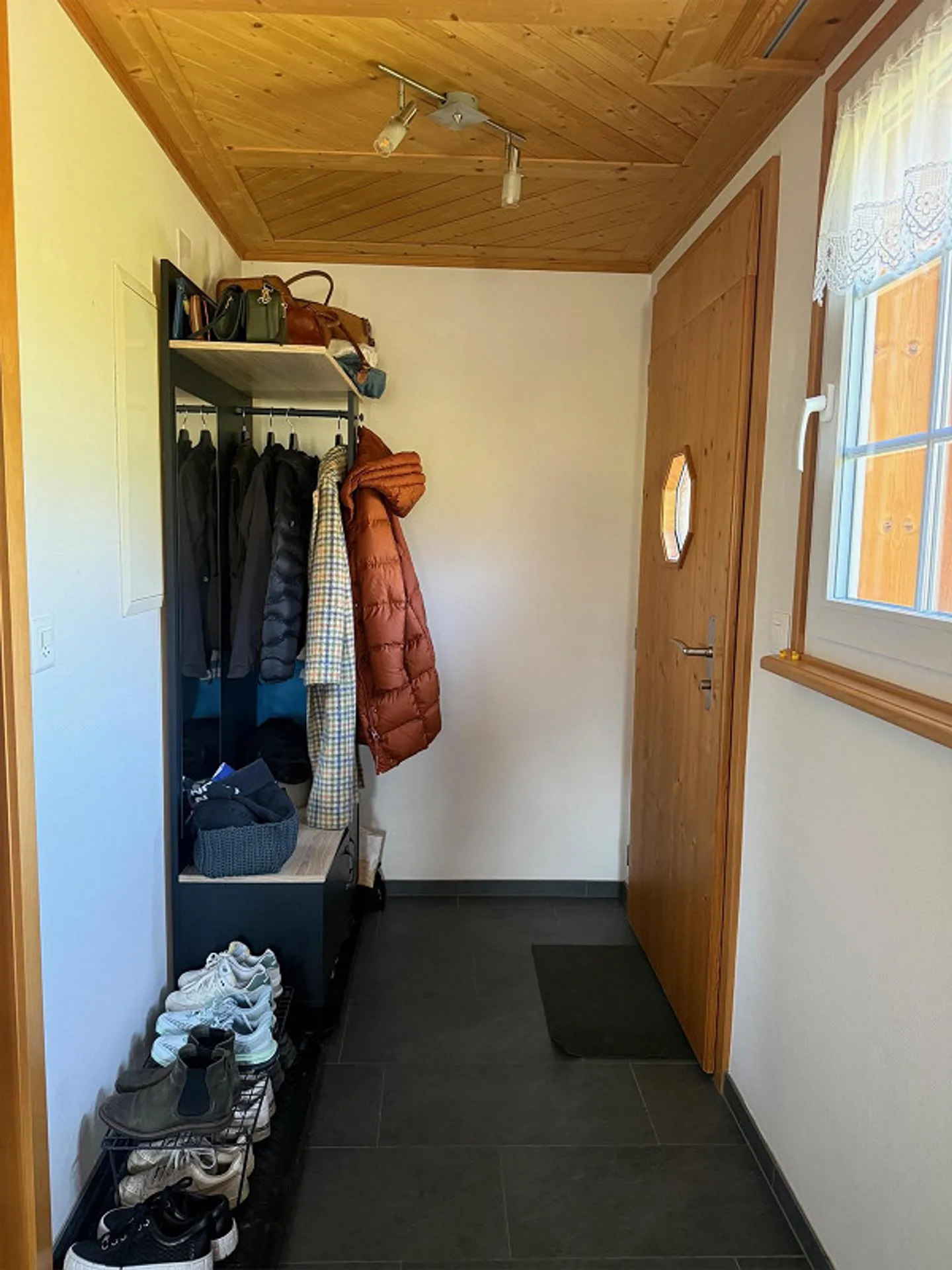 Cozy 2.5-room apartment / part of a house - Photo 7 of 7