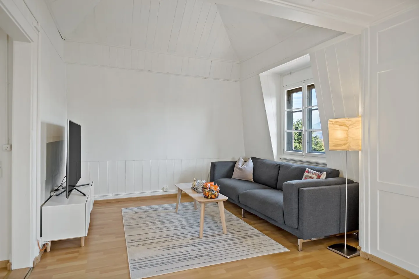 Airbnb - furnished apartment - Photo 2 of 10