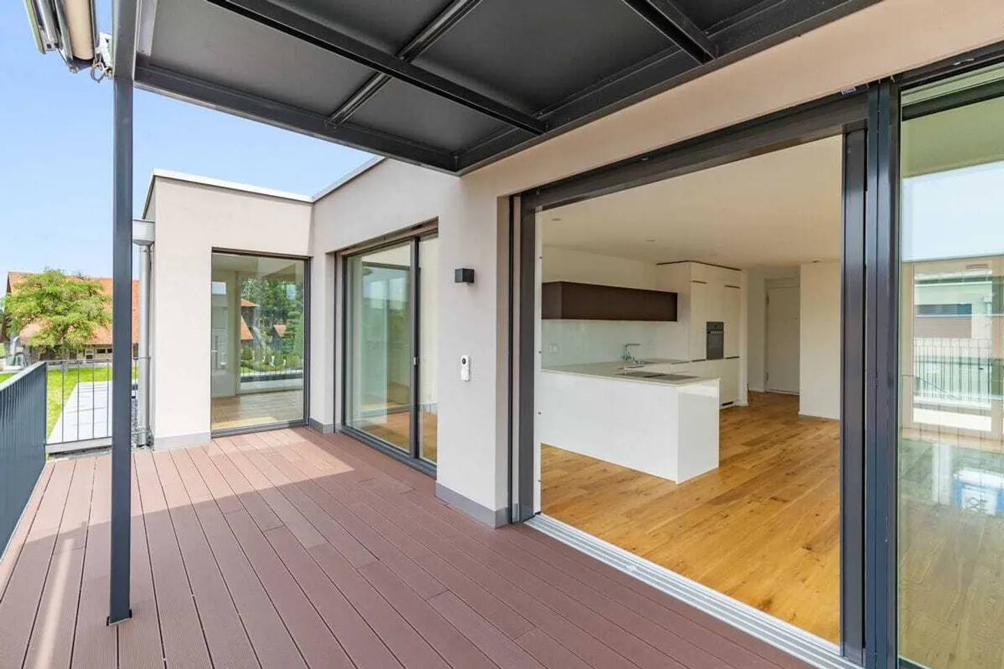 Ampio appartamento attico di 3,5 stanze con terrazza soleggiata - Foto 4 di 12