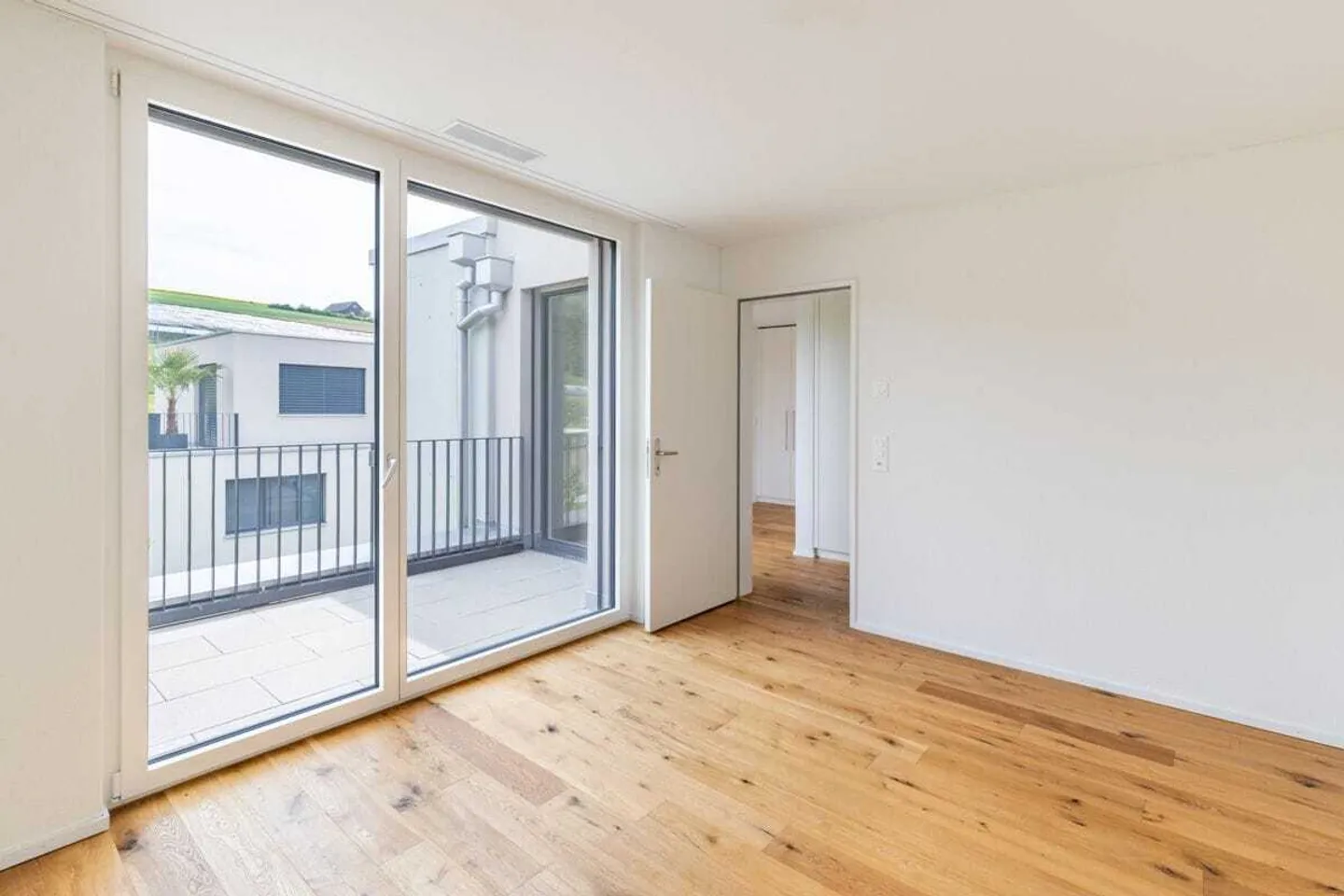 Ampio appartamento attico di 3,5 stanze con terrazza soleggiata - Foto 8 di 12