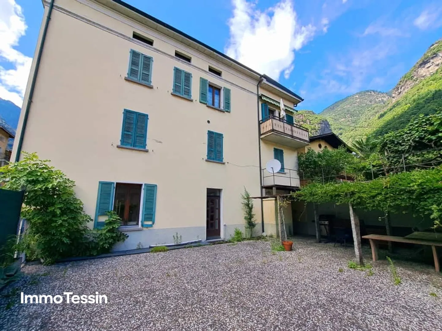 Appartamento al piano terra affascinante e bello in una posizione tranquilla con una grande terrazza privata di 35 m2 - Foto 1 di 13
