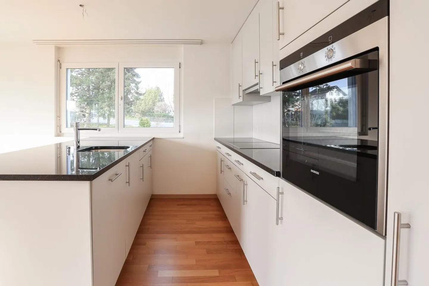 Beaux appartements de 4,5 pièces dans un bon emplacement - Photo 2 sur 11