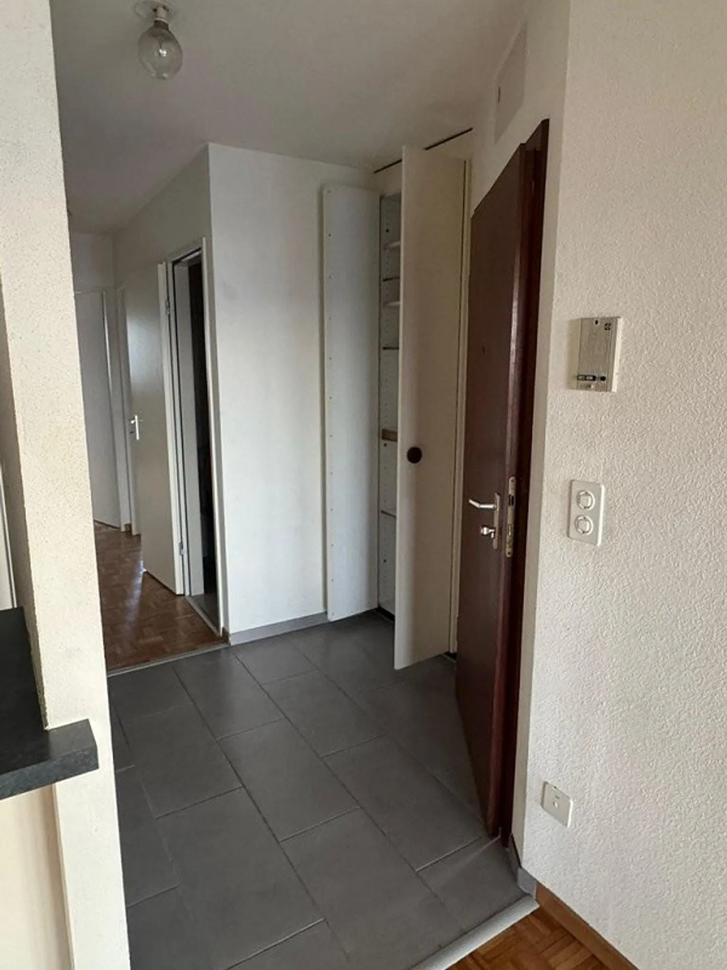 Bel Appartement avec Balcon - Photo 3 sur 6