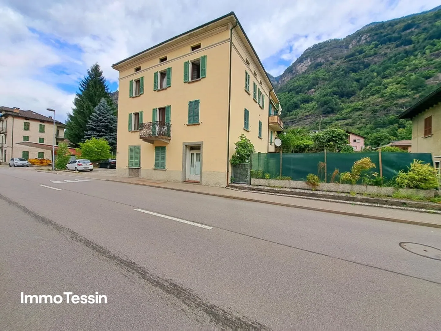 Appartamento al piano terra affascinante e bello in una posizione tranquilla con una grande terrazza privata di 35 m2 - Foto 2 di 13