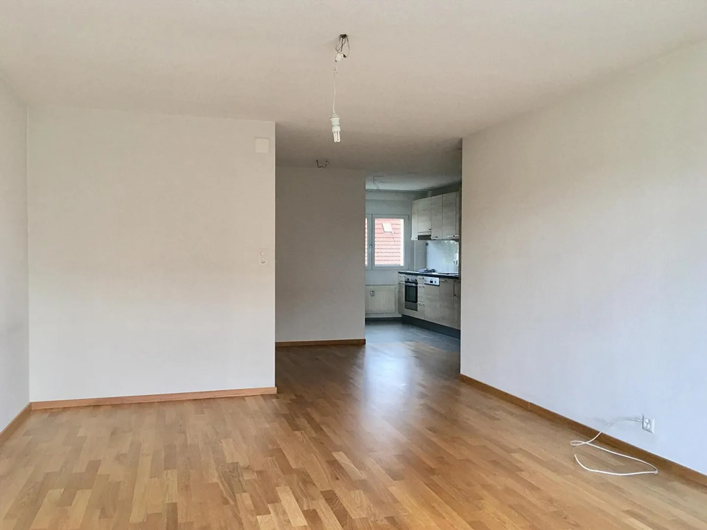 Modern apartment in fully renovated property - Photo 3 of 9