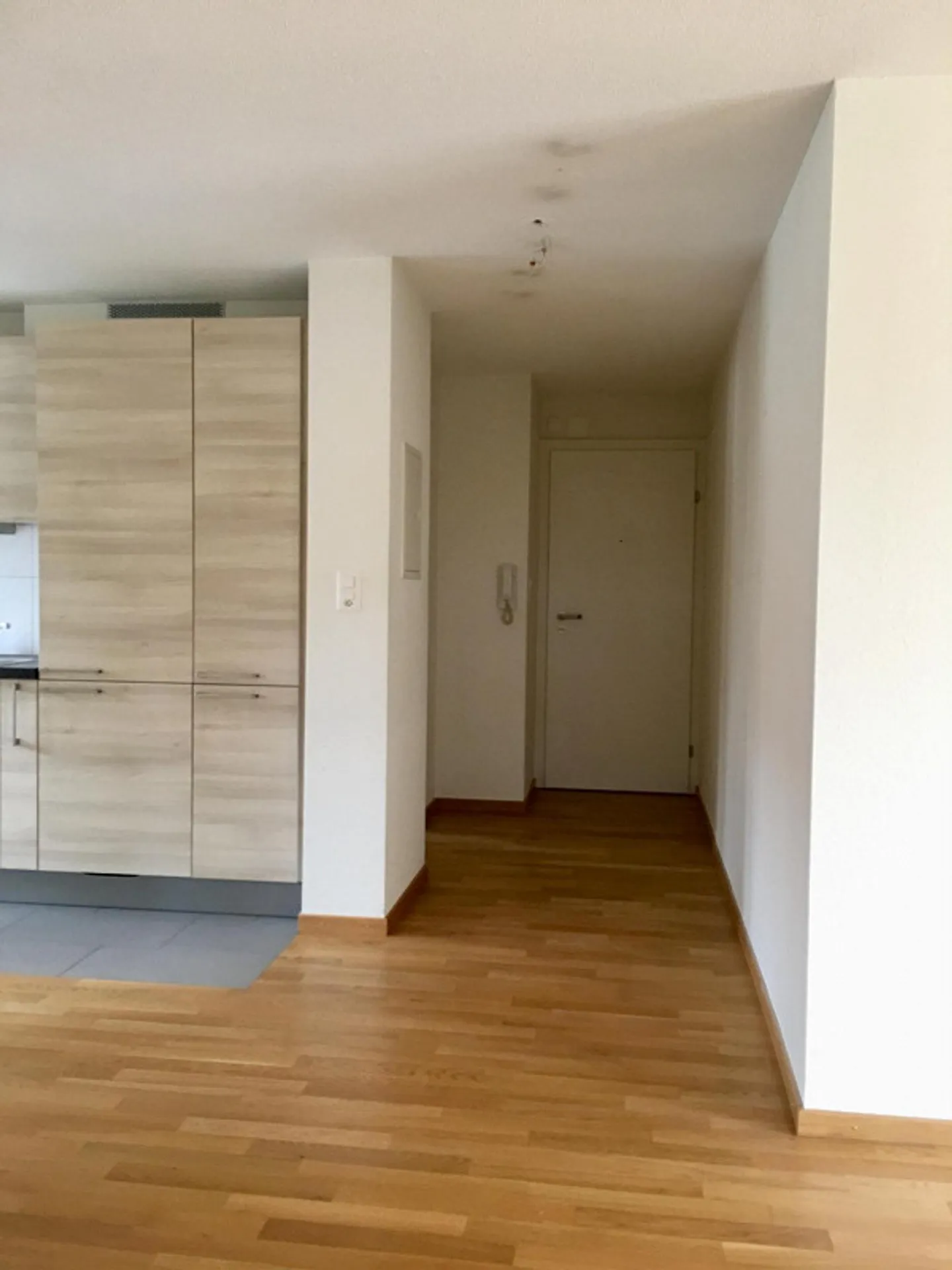 Modern apartment in fully renovated property - Photo 4 of 9