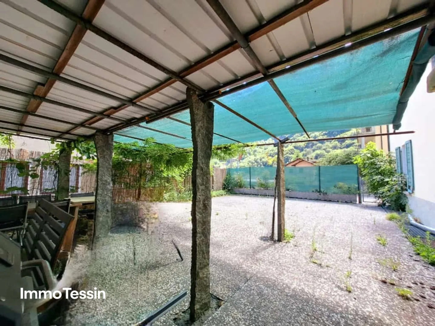 Appartamento al piano terra affascinante e bello in una posizione tranquilla con una grande terrazza privata di 35 m2 - Foto 4 di 13