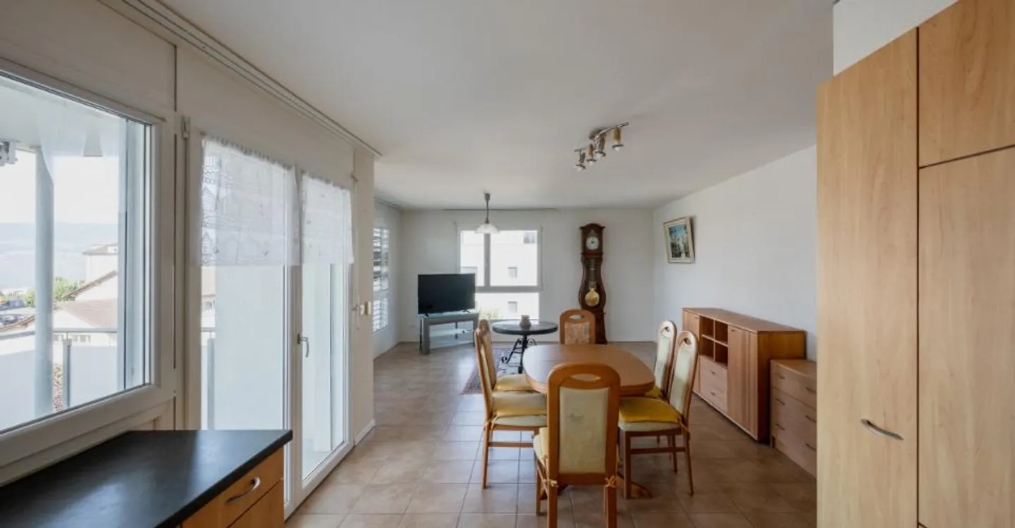 OPPORTUNITÉ À SAISIR AU COEUR D'ESTAVAYER : Lumineux appartement de 4.5 pièces - Photo 3 sur 13