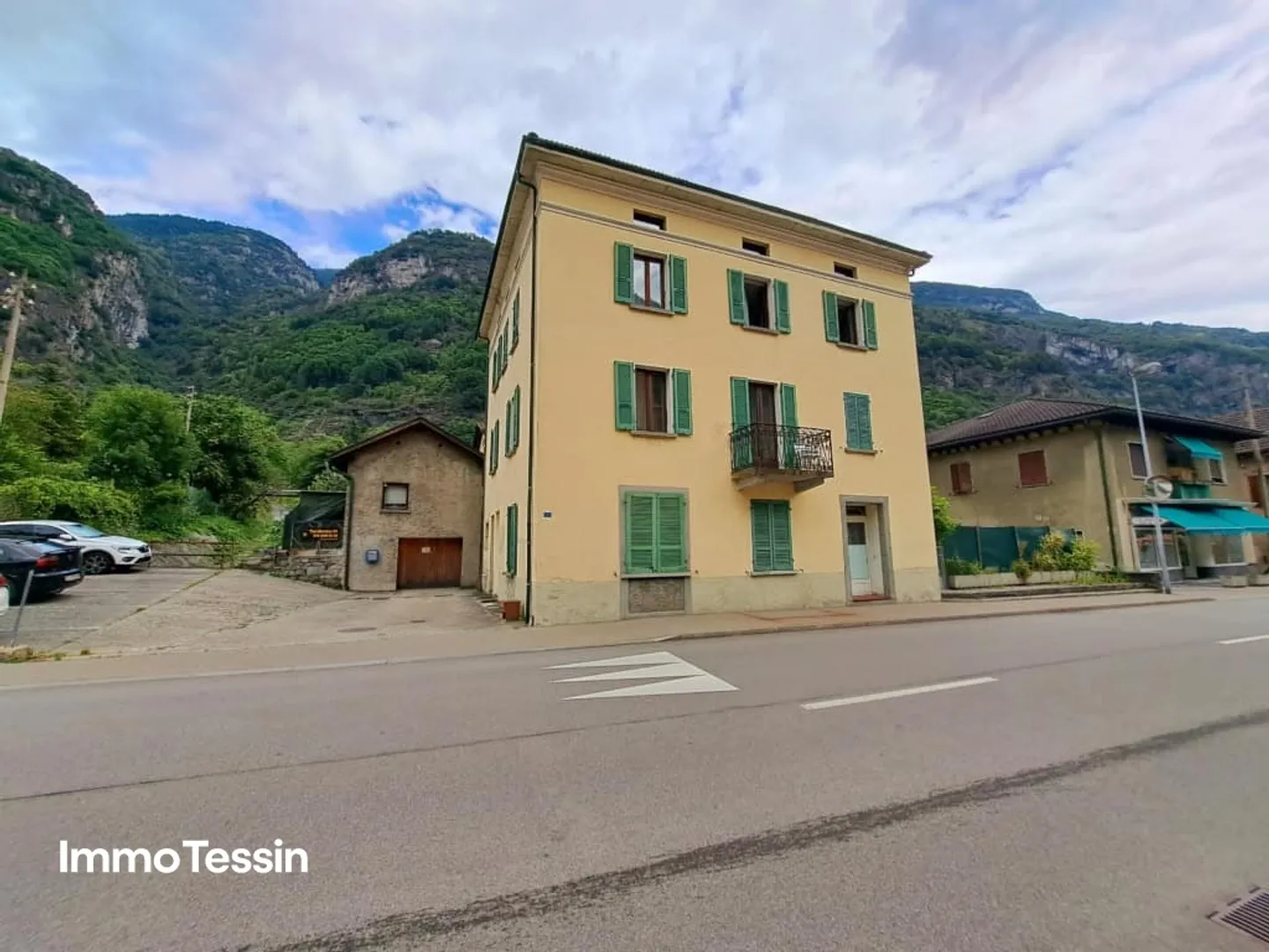 Appartamento al piano terra affascinante e bello in una posizione tranquilla con una grande terrazza privata di 35 m2 - Foto 3 di 13