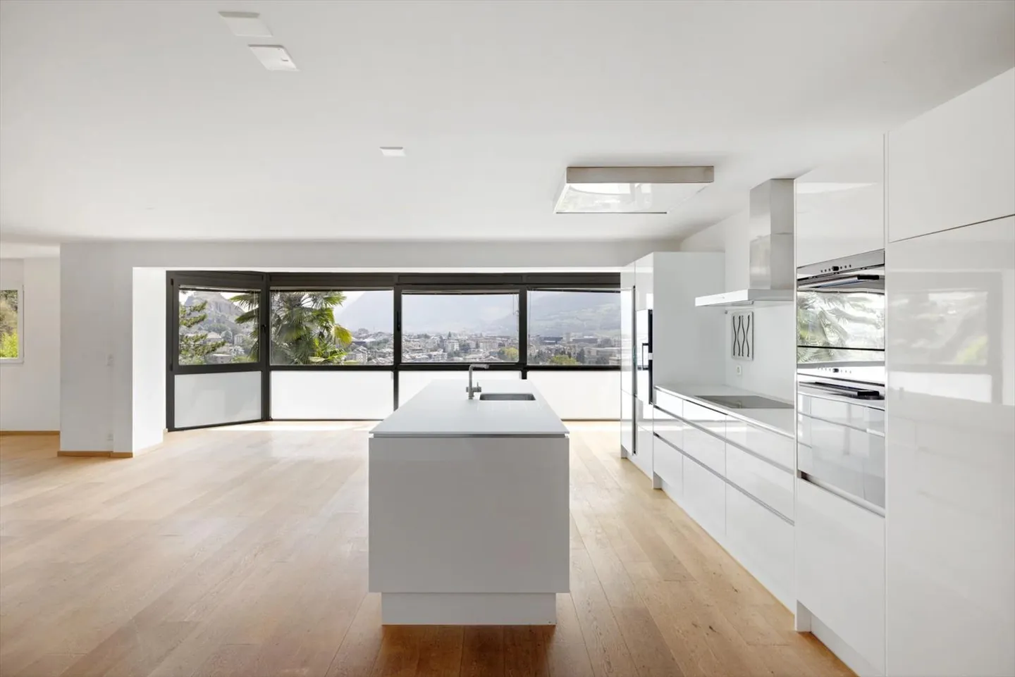 Rare exclusivity? Panoramic view of the castles and the city of Sion - Photo 4 of 13