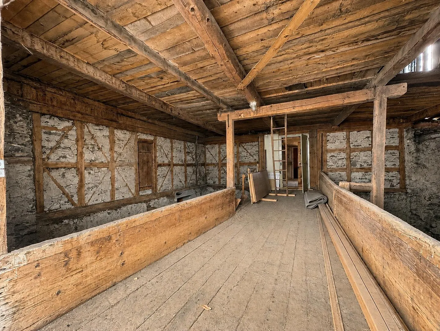 Idylle alpine à Tschlin : Maison engadinoise spacieuse avec étable - Photo 9 sur 9