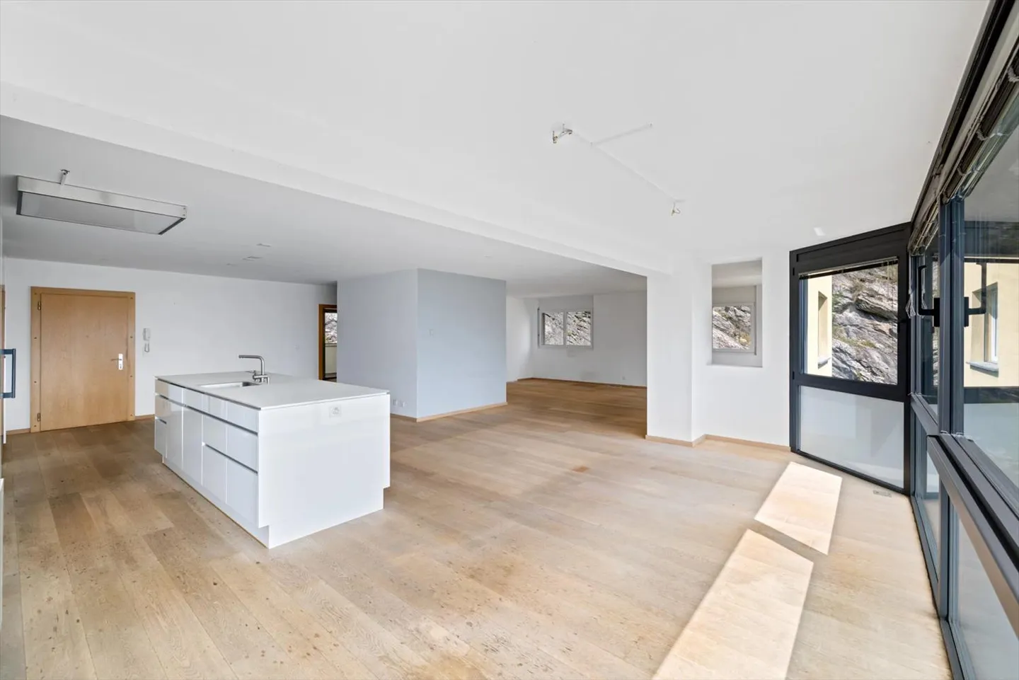 Rare exclusivity? Panoramic view of the castles and the city of Sion - Photo 7 of 13