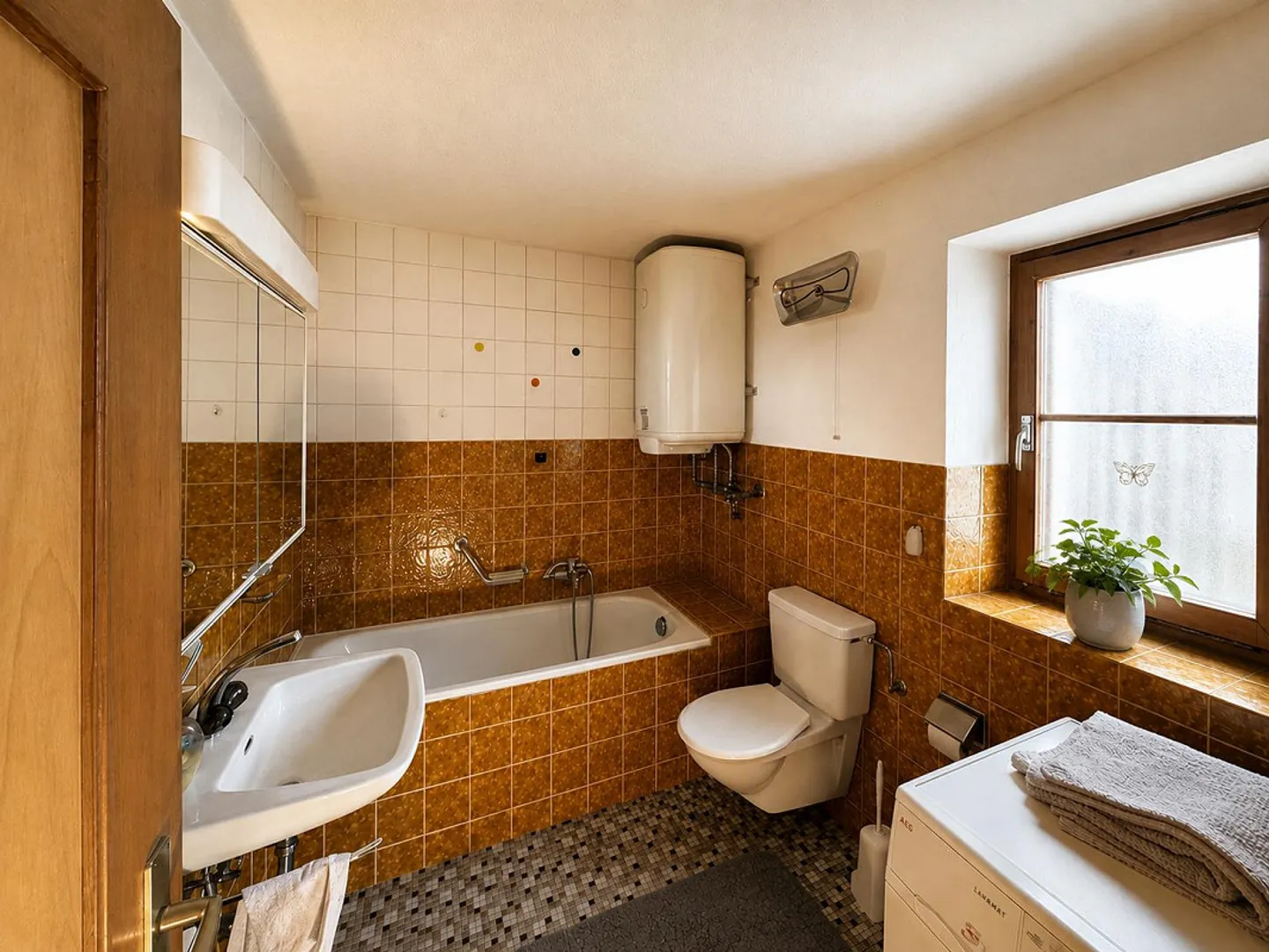Idylle alpine à Tschlin : Maison engadinoise spacieuse avec étable - Photo 7 sur 9