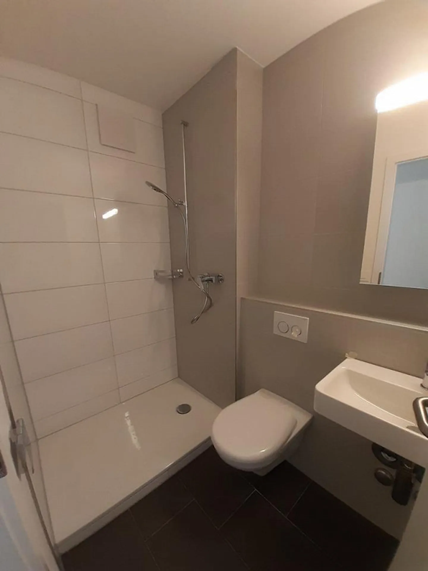 Appartamento moderno di 2,5 stanze in affitto - Foto 4 di 5