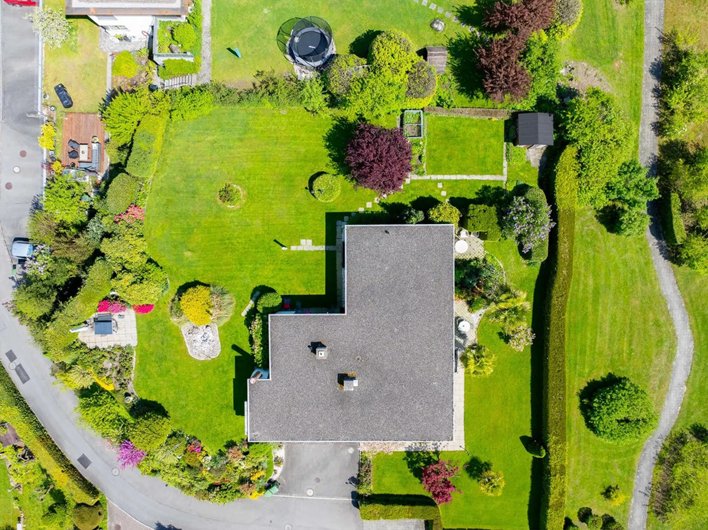 Casa unifamiliare circondata da un magnifico giardino - Foto 4 di 6