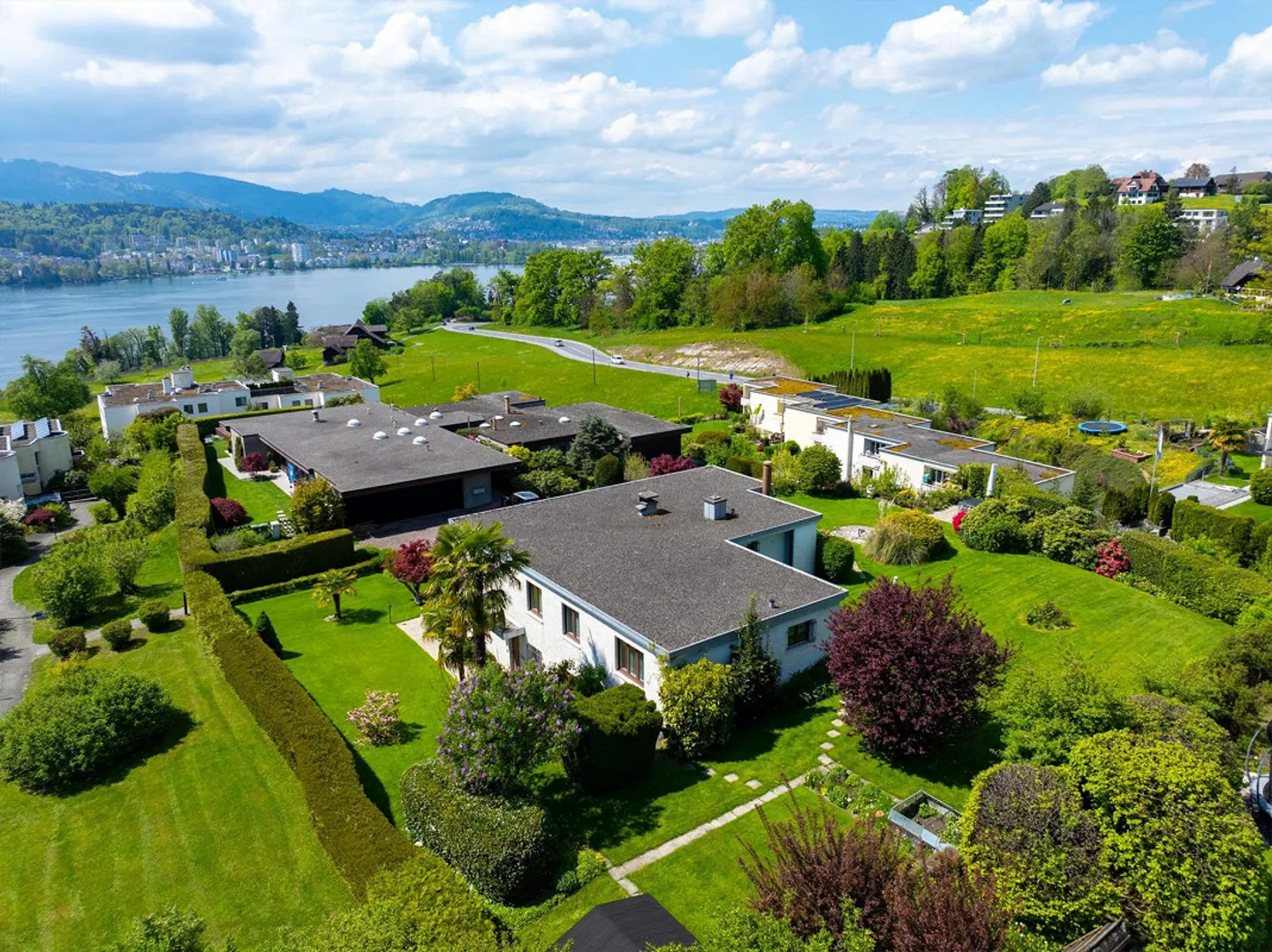 Casa unifamiliare circondata da un magnifico giardino - Foto 5 di 6