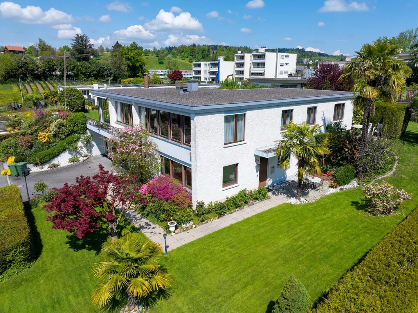 Casa unifamiliare circondata da un magnifico giardino - Foto 1 di 6