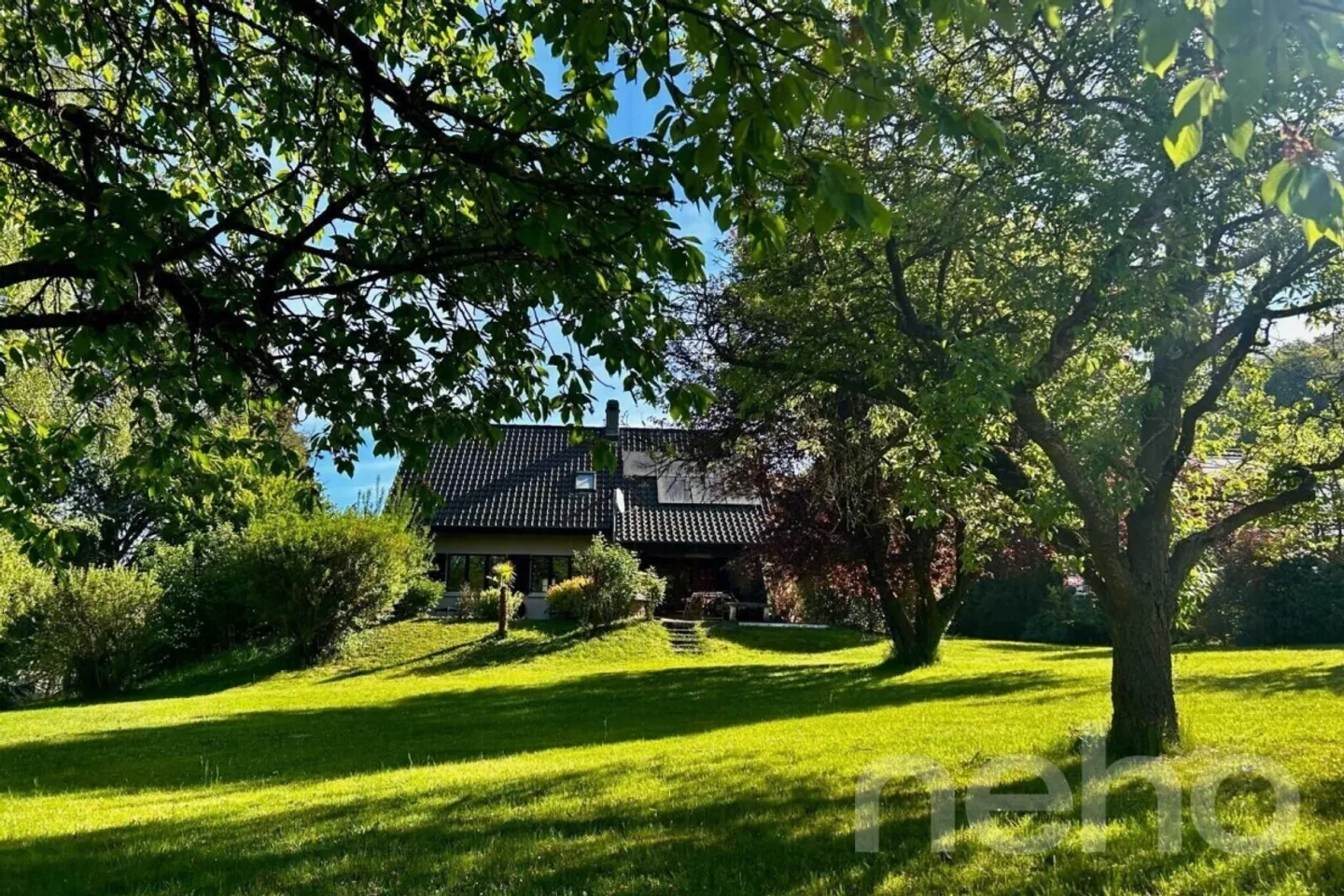 Maison familiale spacieuse avec jardin - Photo 1 sur 12